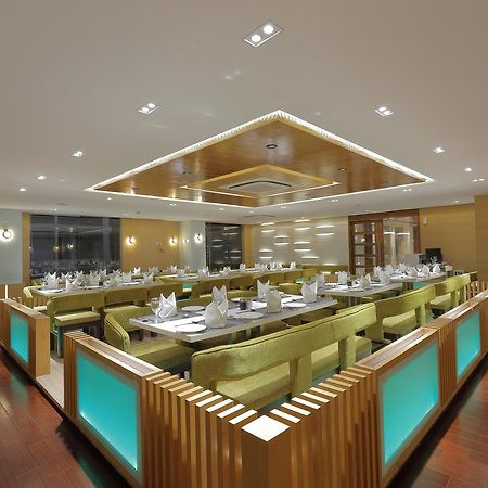 Hotel Silver Heights Ahmadábád Kültér fotó