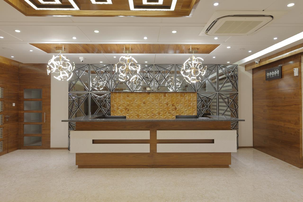 Hotel Silver Heights Ahmadábád Kültér fotó