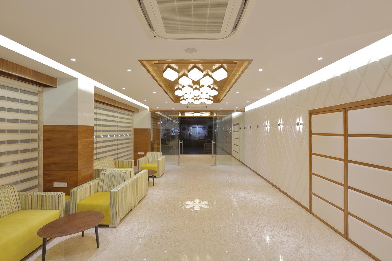 Hotel Silver Heights Ahmadábád Kültér fotó