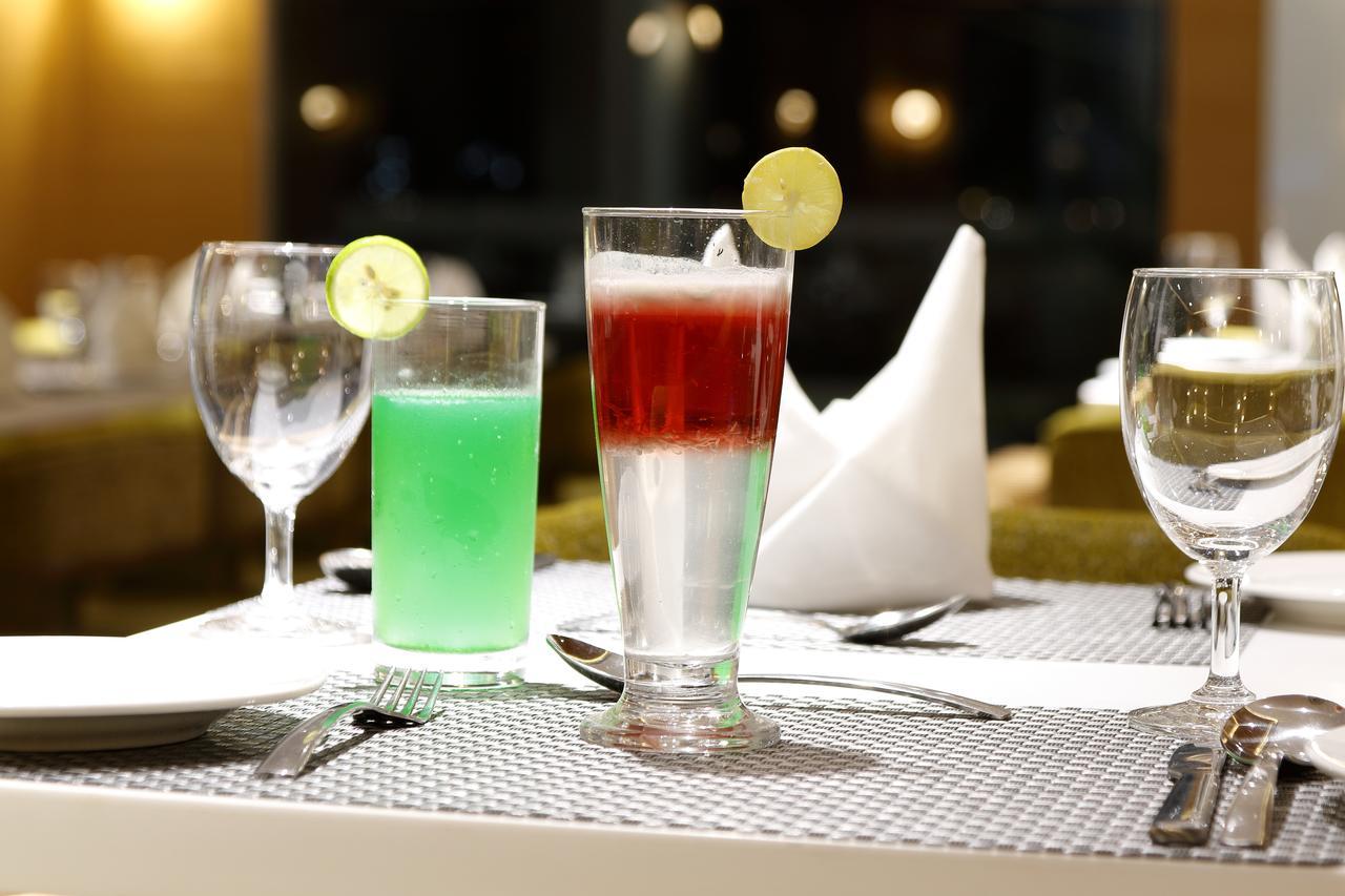 Hotel Silver Heights Ahmadábád Kültér fotó