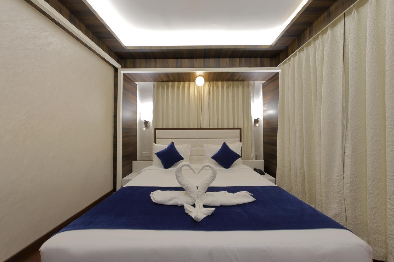 Hotel Silver Heights Ahmadábád Kültér fotó