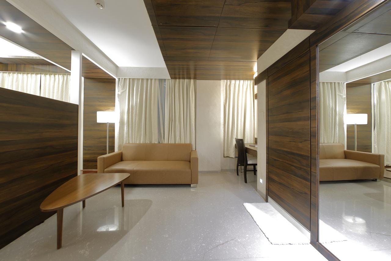 Hotel Silver Heights Ahmadábád Kültér fotó